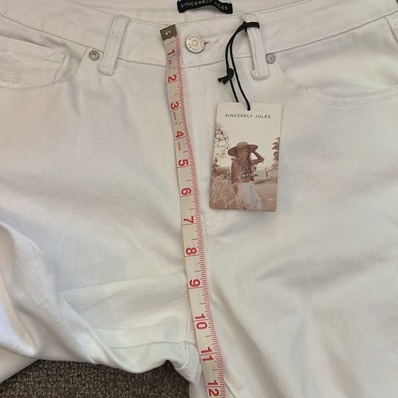 NWT Sincerely Jules Super High Rise White Distressed Mom Jeans Size 9/29 - Picture 5 of 12